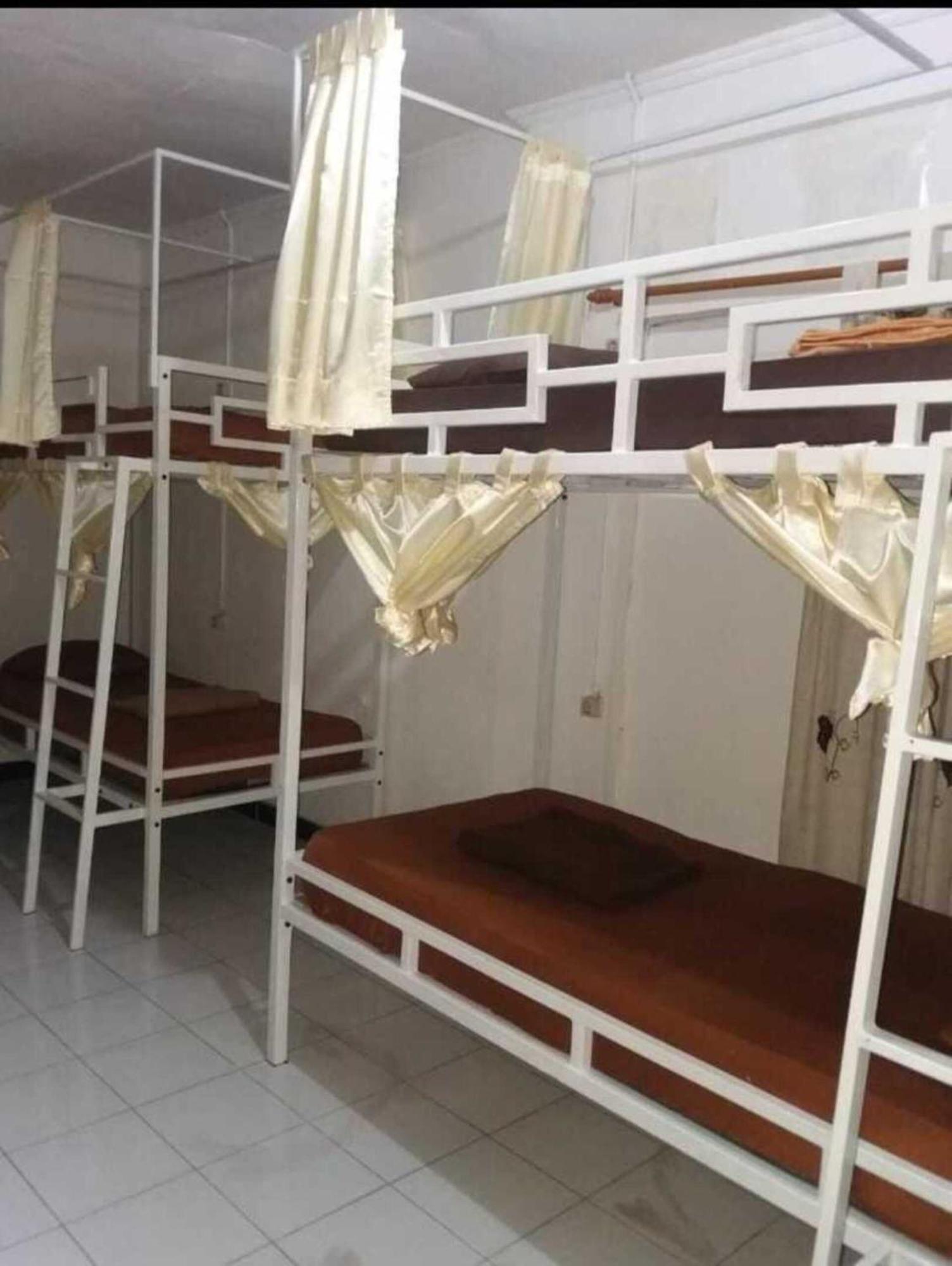 Хостел Laura'S Backpacker 523 Джок'якарта Екстер'єр фото