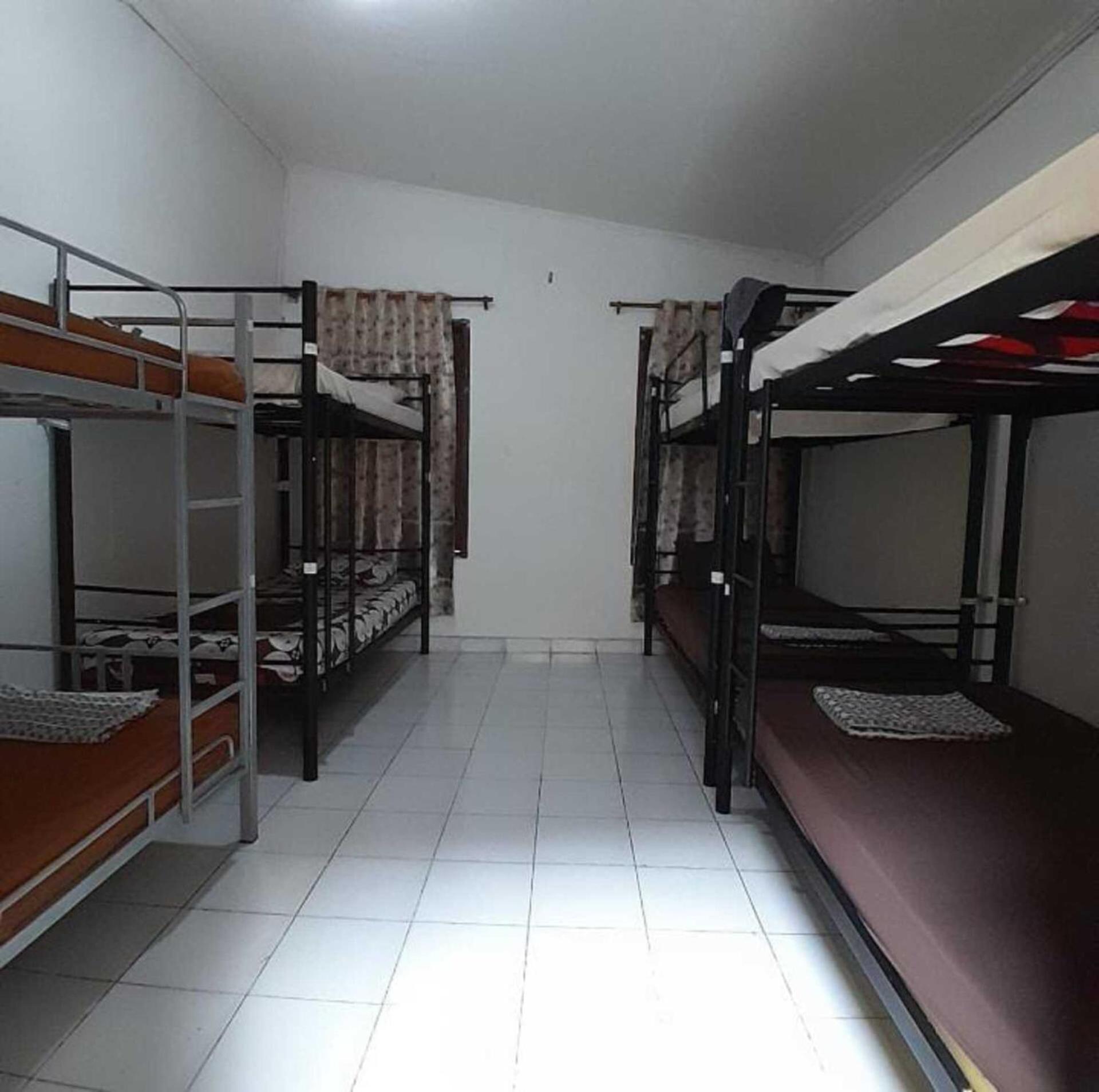 Хостел Laura'S Backpacker 523 Джок'якарта Екстер'єр фото